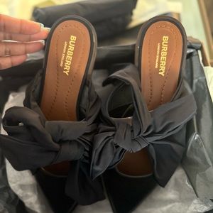 [SOLD] Burberry Tillington Slide NIB